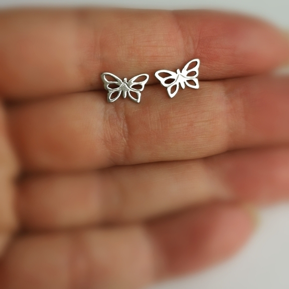Sterling silver butterfly earrings studs 🆕 - Picture 3 of 3